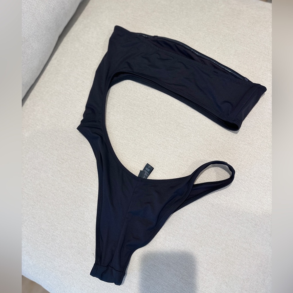 SKIMS STRAPLESS MONOKINI